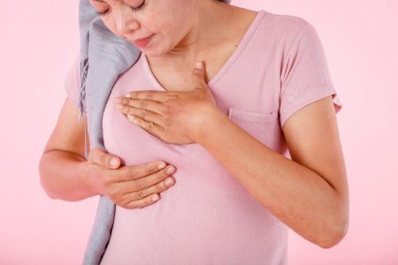 7 أسباب تجعلك تعانين من الآلام في الثديين