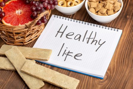 10 أغذية خارقة للتمتع بالصحة والشباب ينصح بها الدكتور نيكولاس بريكون Nicholas Perricone M.D