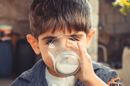 أكثر من 50 بالمئة من علب حليب الأطفال يحتوي على الألمنيوم ! إليكم قائمة بأسماء الماركات…