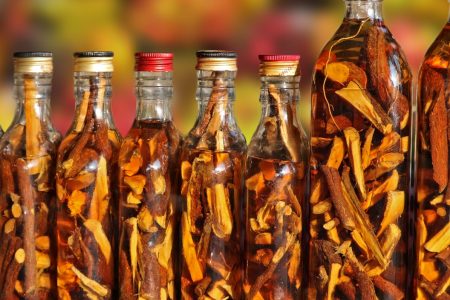 فوائد وطريقة استخدام الكافور للتخلص من التشنج ومشاكل الجهاز التنفسي والفطريات