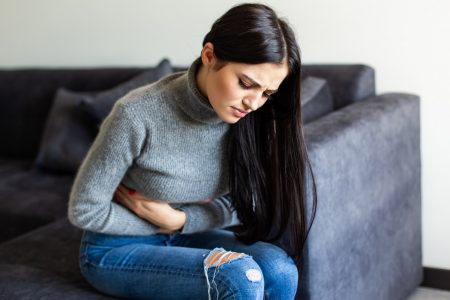 تجنبوا هذه الأطعمة كي لا تعانوا من حموضة في المعدة