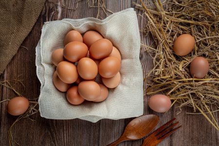 البيض والدهون المشبعة لا تؤدي إلى نوبات قلبية، لكن المذنب الحقيقي هو السكر …