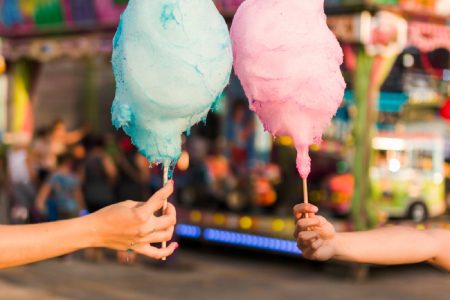 7 علامات تشير إلى أنك تأكل الكثير من السكر