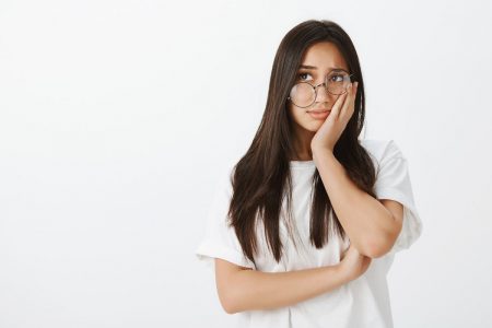 مشاكل في البشرة، شيب مبكر، لسان متشقق، تعرق مفرط. لماذا يحدث هذا لكم ؟