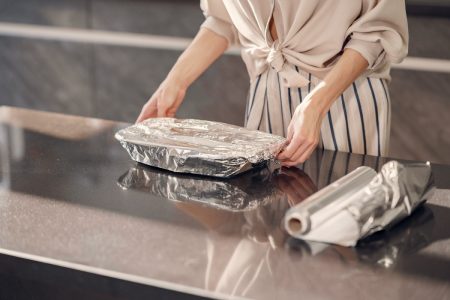 لماذا يجب أن تتوقفوا عن استعمال ورق الألمنيوم منذ الآن ؟