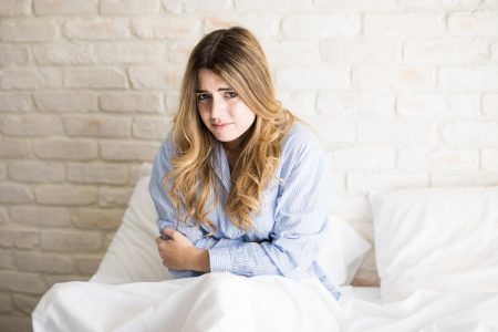 آلام الدورة الشهرية : 6 وصفات طبيعيّة تريحك سريعاً