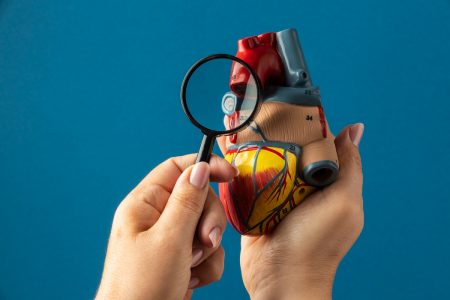 طبيب قلب يكشف حقائق مجهولة عن أسباب الأمراض القلبية. ما الذي كانوا يخفونه عنكم ؟