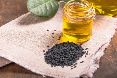 استعملوا زيت حبة البركة (الحبة السوداء) لخسارة الوزن سريعاً وضبط معدل السكر في الدم ولعلاج التهابات المفاصل