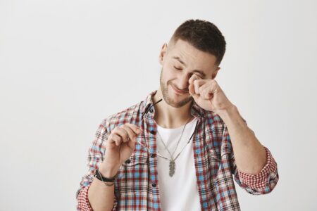 جفاف العينين : 10 نصائح بسيطة وطبيعية مفيدة جداً ! (  1 )