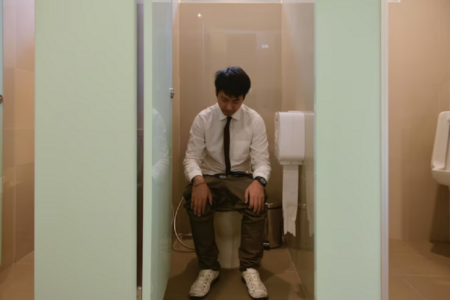 لماذا يجب أن لا تبقوا على مقعد المرحاض أكثر من 15 دقيقة ؟