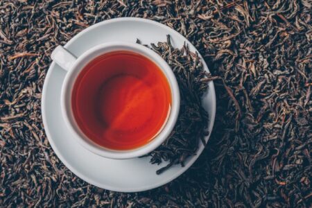 شاي الكركديه الأحمر يحارب البكتيريا في المثانة ويساعد على التخفيف من المشاكل البولية