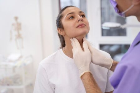 إذا كان هناك كتلة في عنقكم أو وراء أذنكم، انتبهوا للأشياء التالية