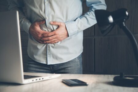 قولوا وداعاً لأوجاع الجهاز الهضمي والنفخة والإمساك : 5 وصفات سريعة التحضير !